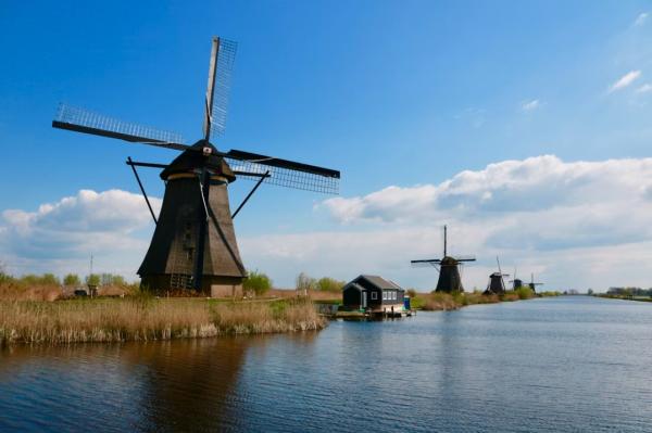 Plan Your Perfect Trip to the Netherlands – Travel Tips and Airport Taxis Made Easy