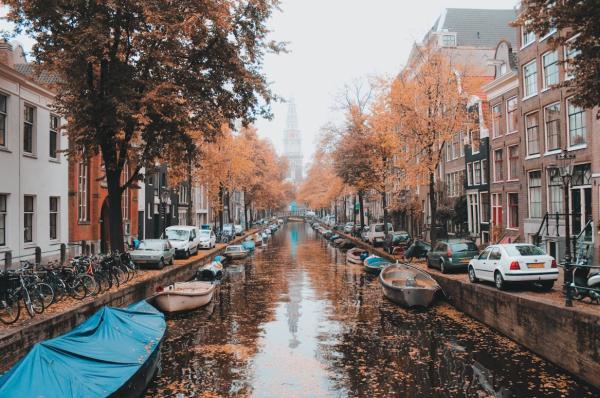 Plan Your Perfect Trip to the Netherlands – Travel Tips and Airport Taxis Made Easy