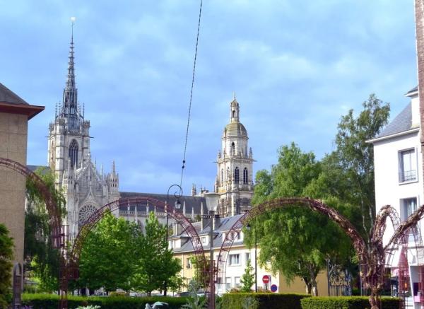 Evreux: A Hidden Gem Awaits You with Airport Taxi Transfer