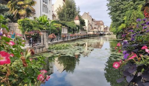 Dole-Tavaux Airport Transfers