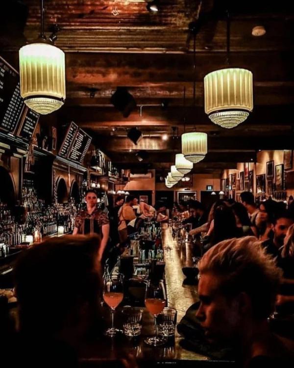 Spitzenklasse Nachtbars in Paris: Charlotte Club Paris