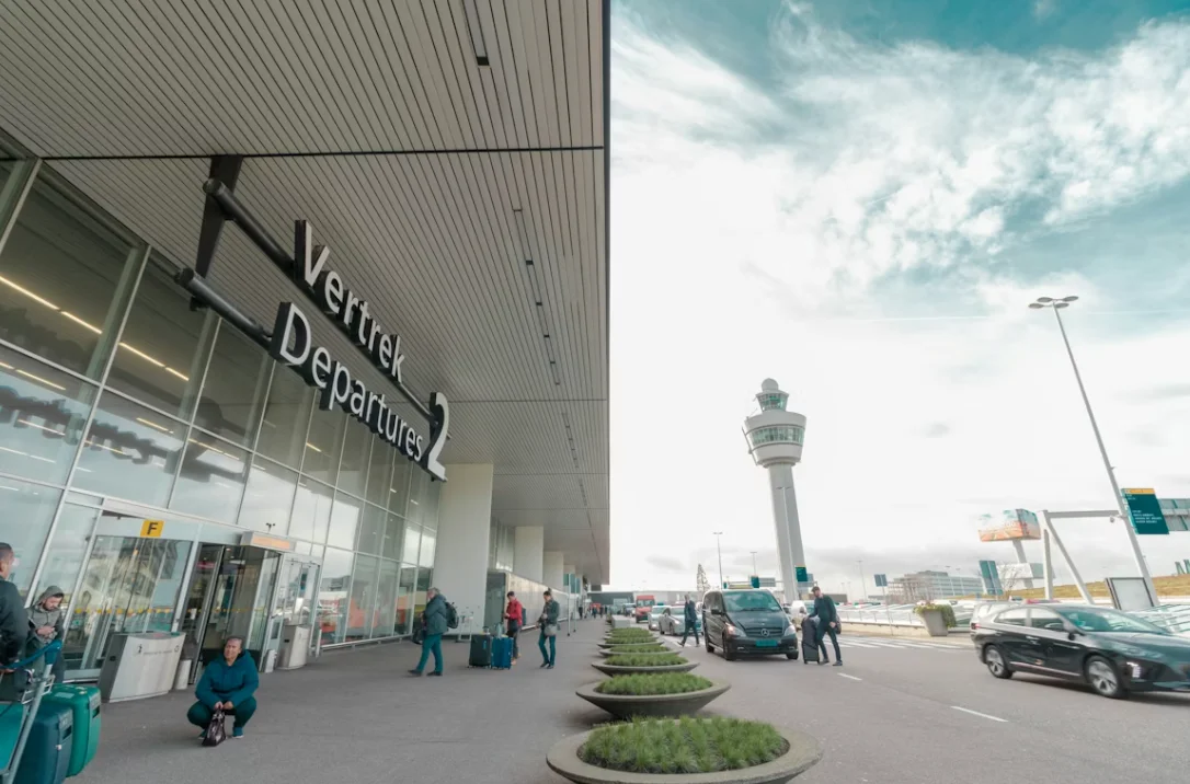 Departure-hall-at-Frankfurt-Airport-(FRA)-Germany