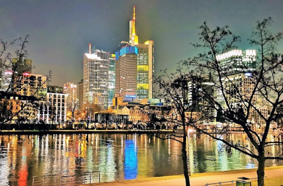 Лучшие места ночной жизни во Франкфурте | Такси в аэропорт