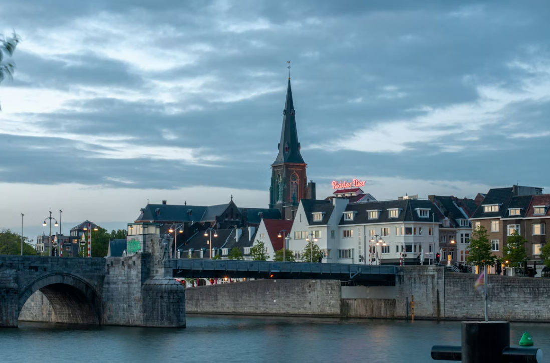 Maastricht-Evening-Glow-in-Winter