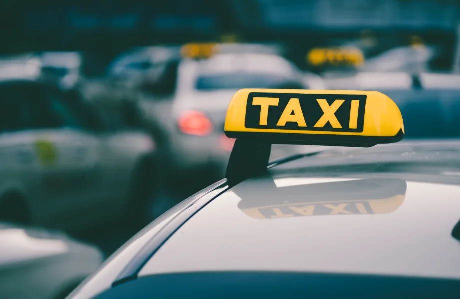 Metered-Taxi-vs-Fixed-Price-Airport-Transfer-in-Germany