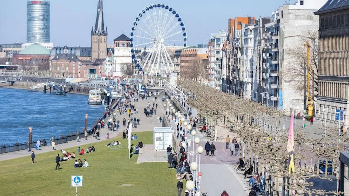 Düsseldorf Rhine promenade