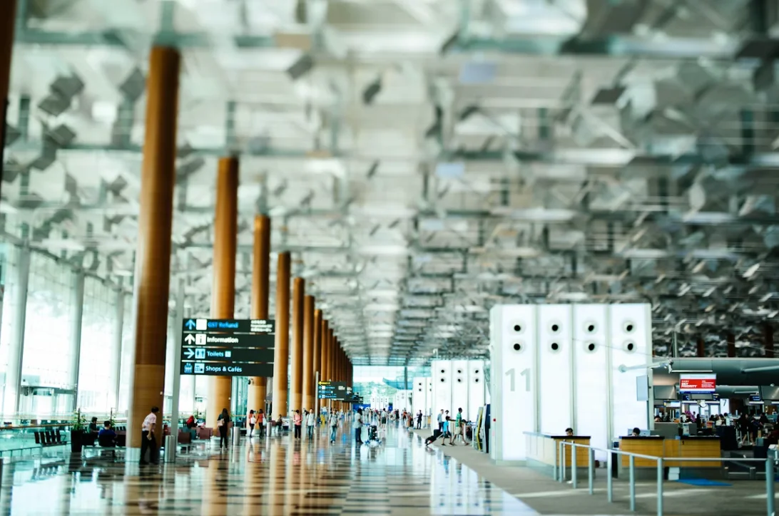 airport-transfer-driver-meeting-passenger