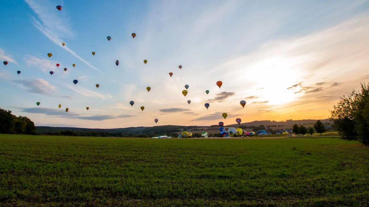 balloons_at_the_montgobert_festival