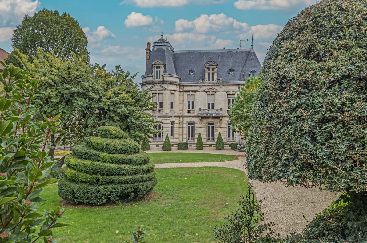 beaune-a-large-house-surrounded-by-lush-green-trees