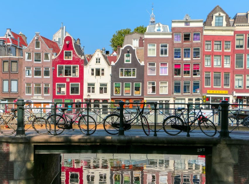black-bicycle-leaning-amsterdam