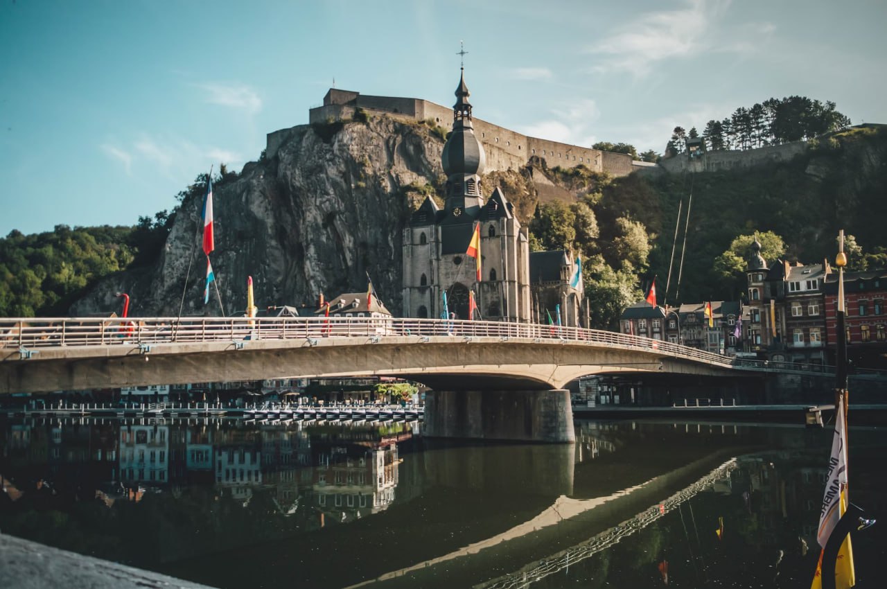 bridge_over_a_body_of_water_with_a_castle_in_the_background