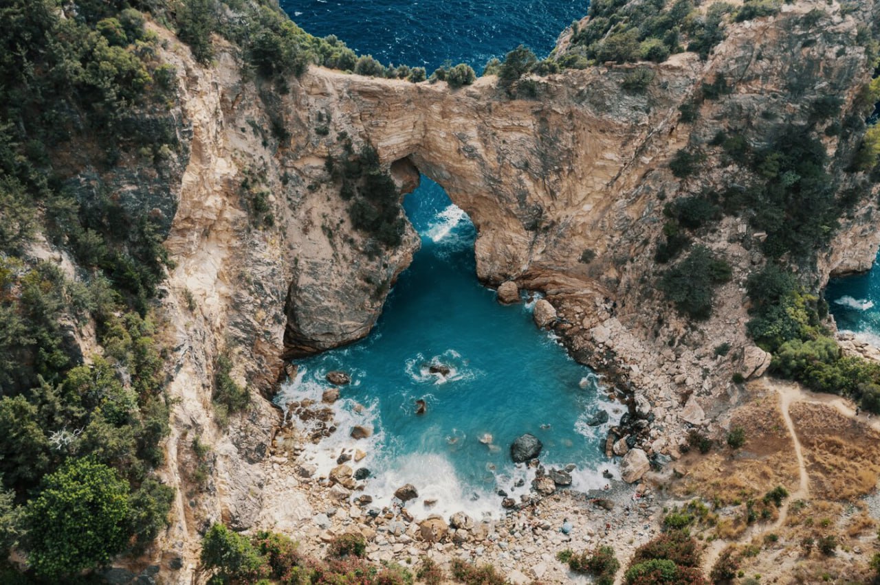 caves_sea_area_alanya_turkey_airporttaxi