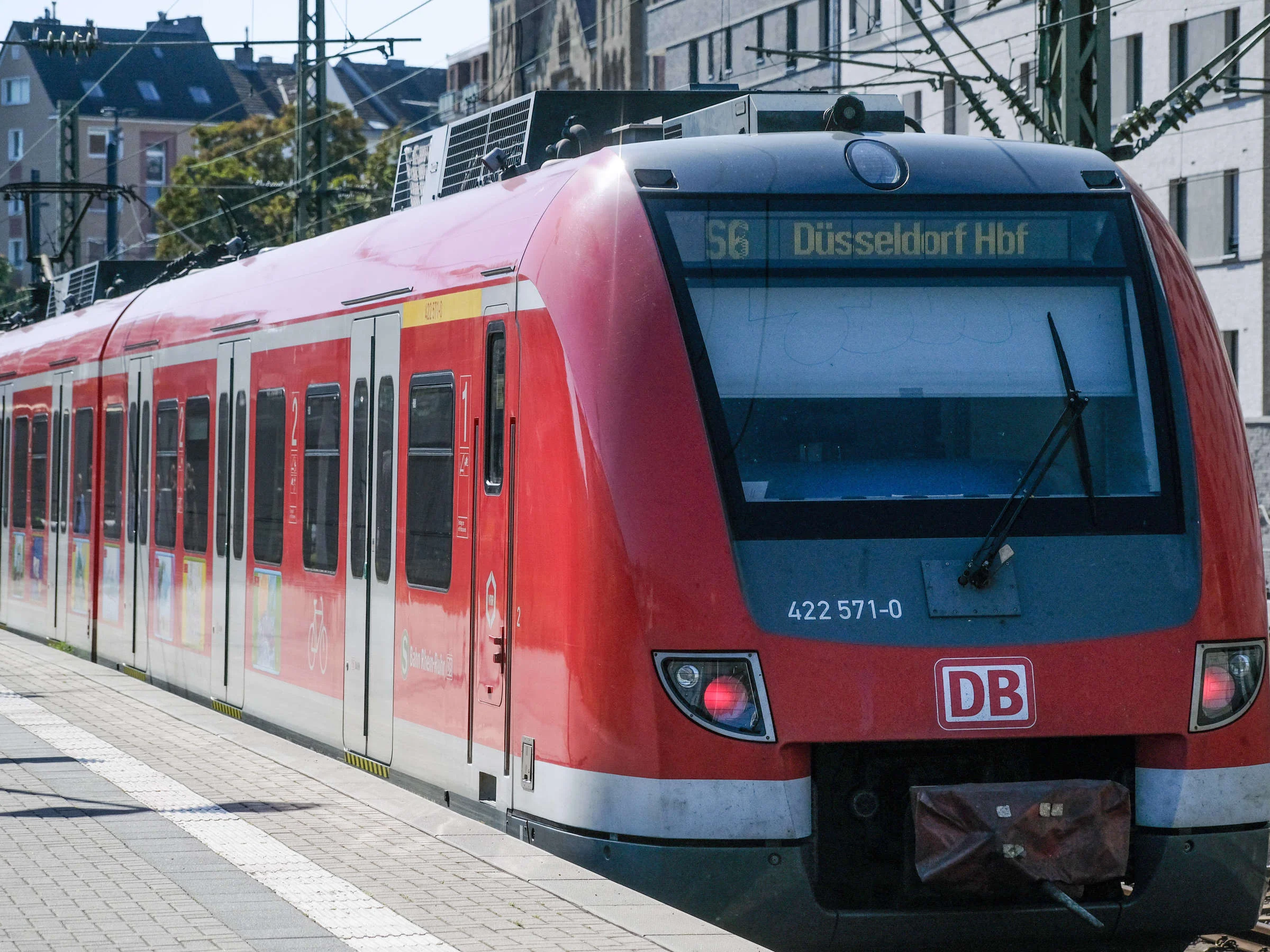 Düsseldorf train of the line s6