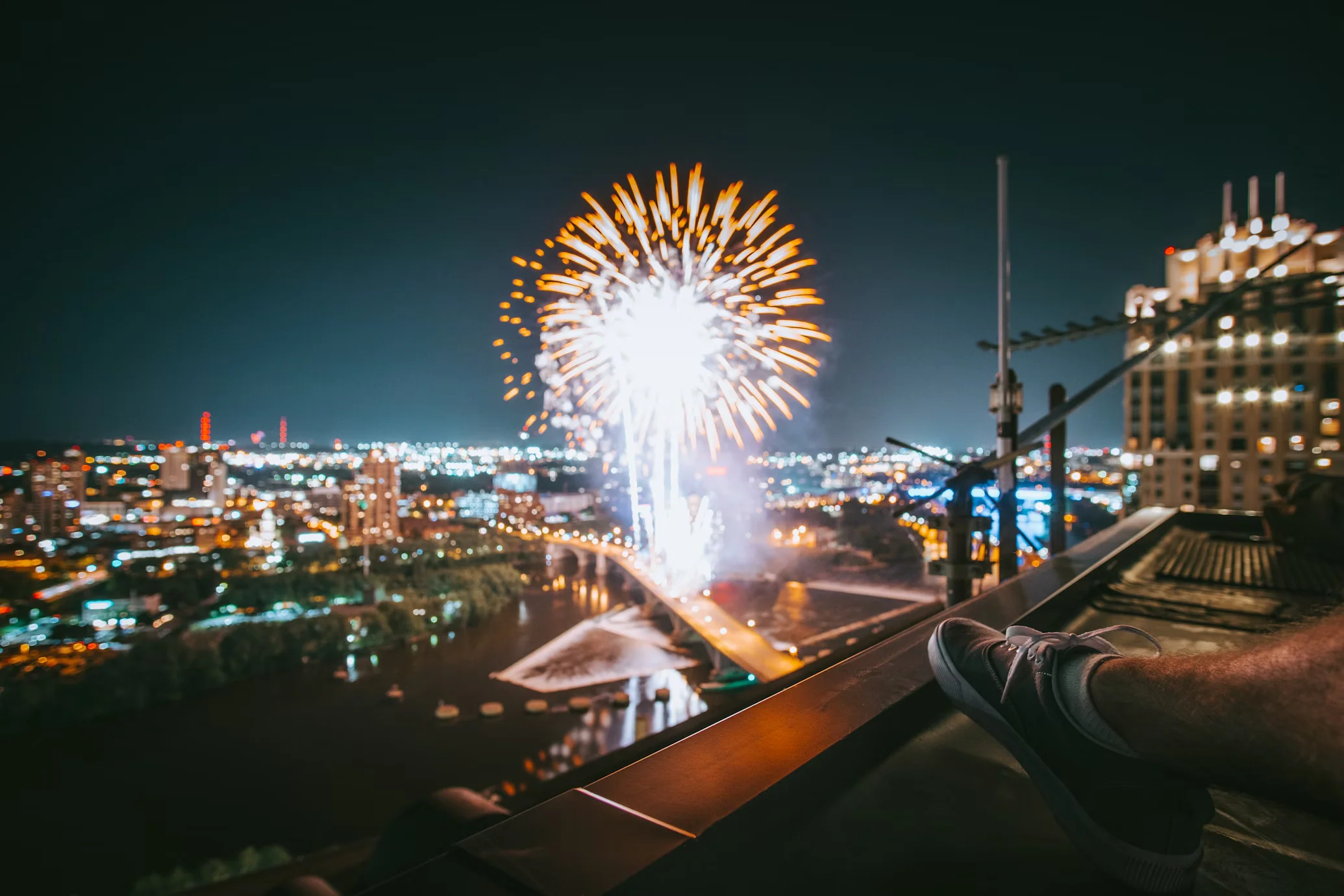 exploding_fireworks_on_the_bridge