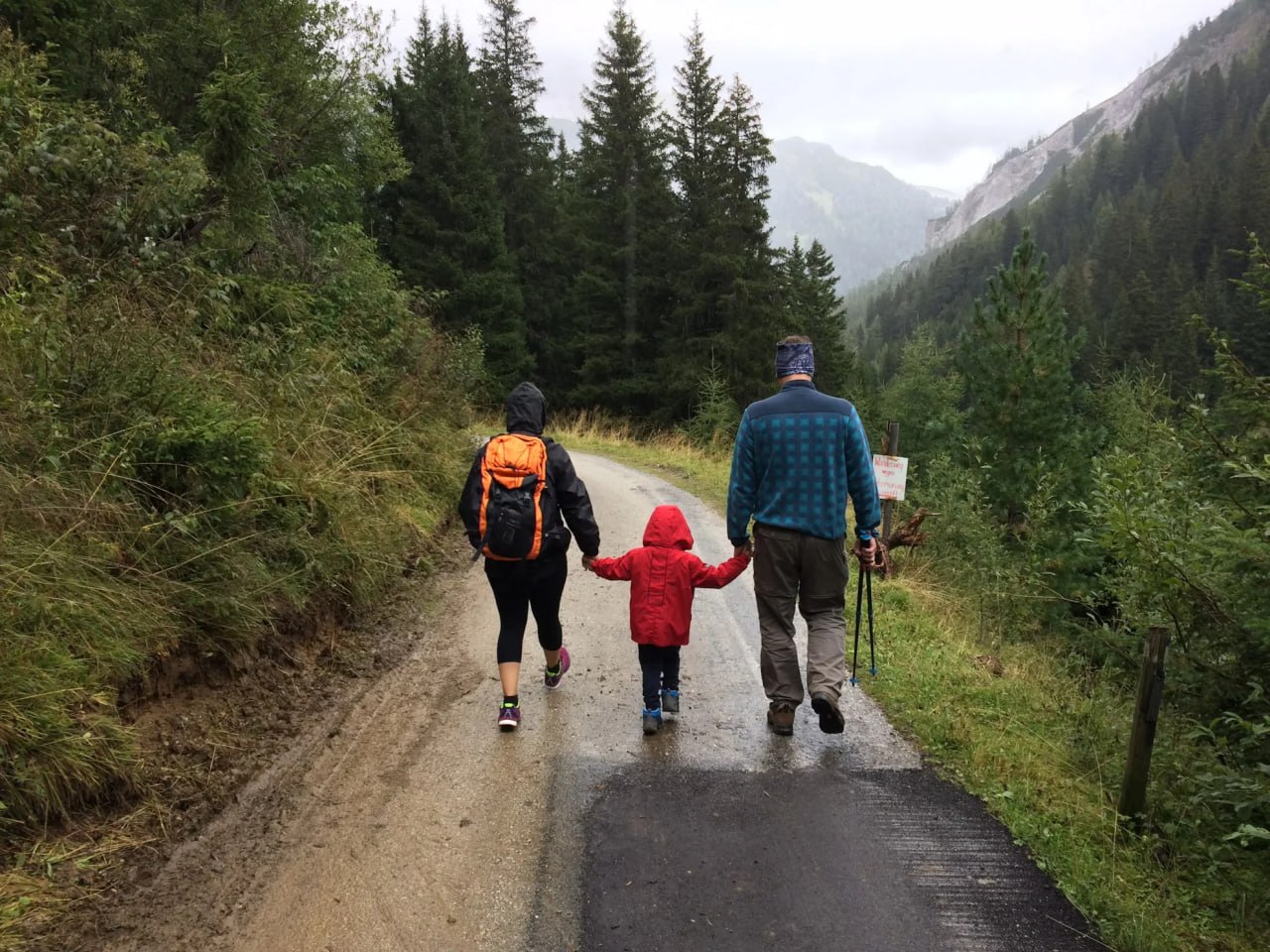 family_outing_in_the_mountains