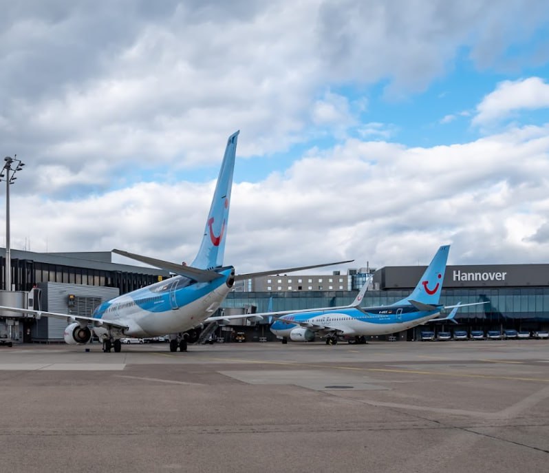 hannover_airport_and_the_airplane