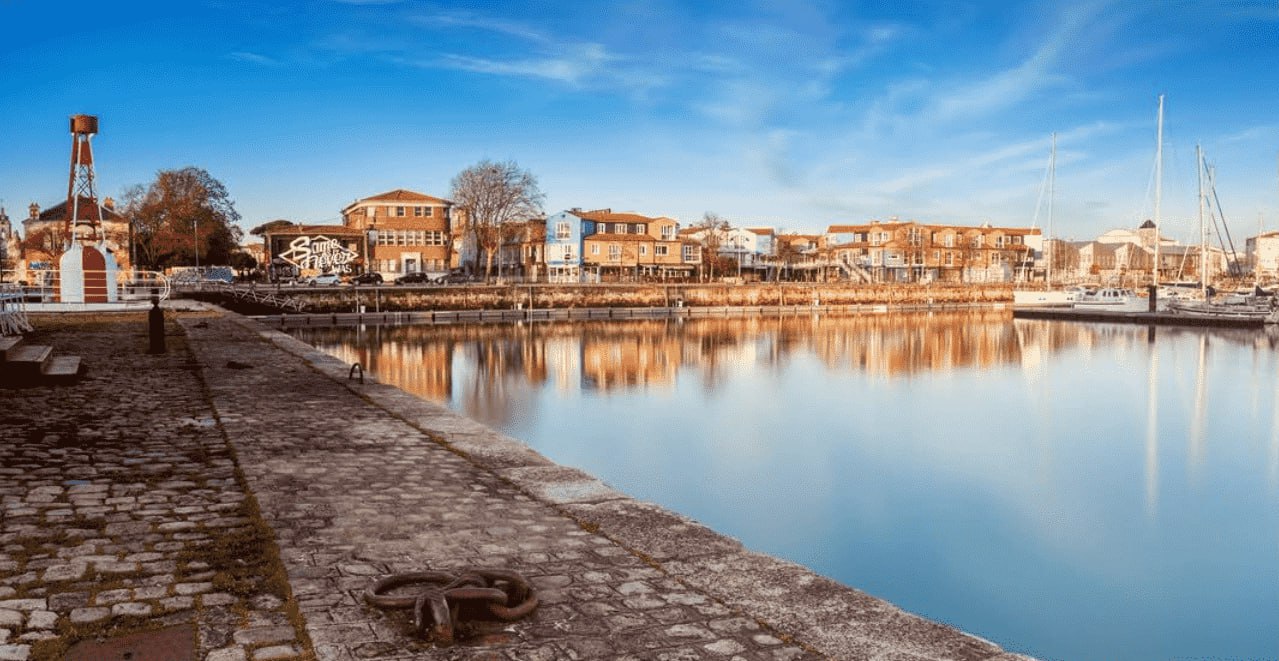 pier_at_la_rochelle_bay