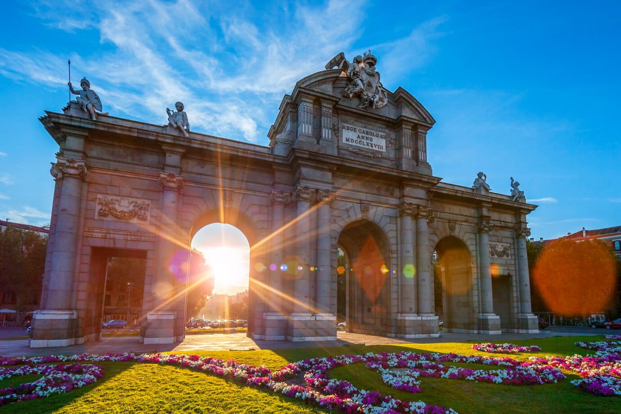 puerta_de_alcala_located_at_madrid_spain