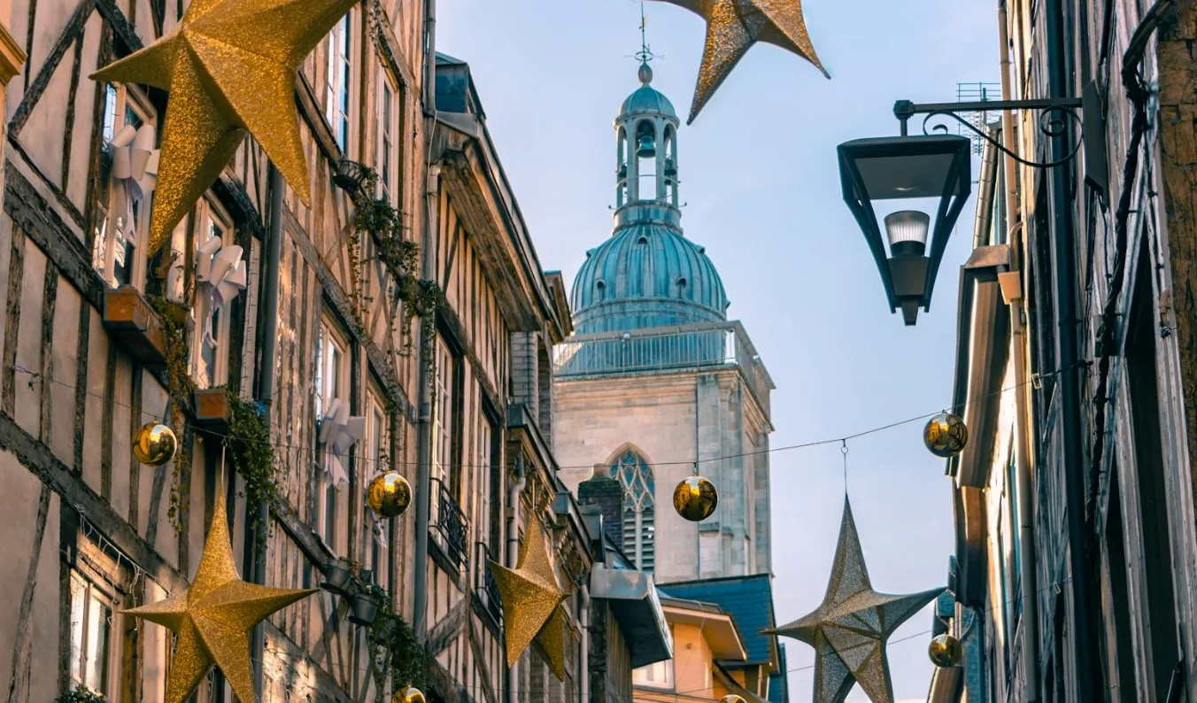 rouen-a-city-street-lined-with-tall-buildings