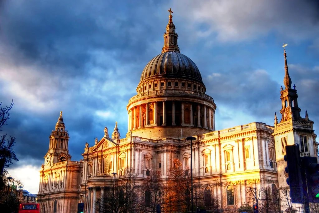 the_facade_of_st_pauls_church