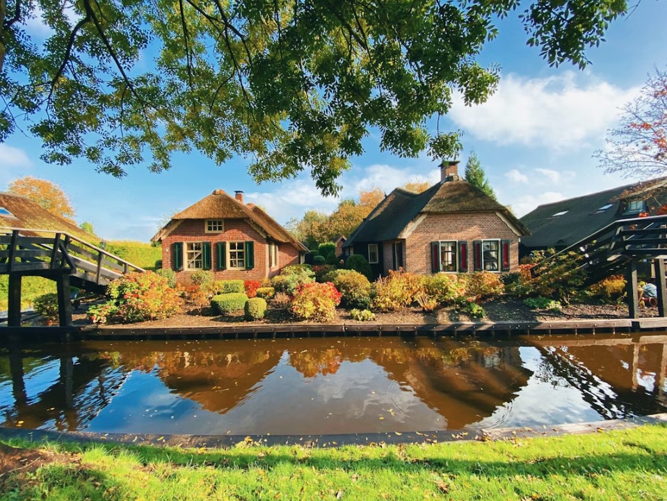 white-house-giethoorn